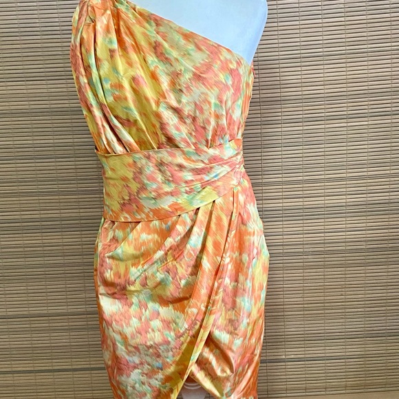 Bright, beautiful, floral and perfect with a tropical drink in hand. - Picture 10 of 15